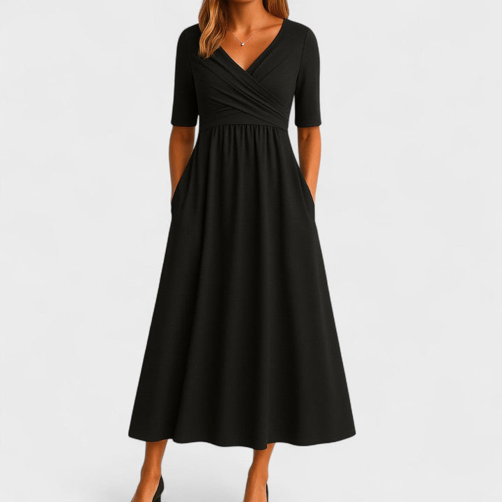 Comfortabele en veelzijdige dames maxi jurk, V-hals, korte mouwen, perfect als casual of feestjurk.