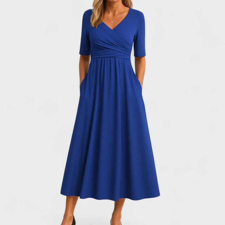 Trendy dames maxi jurk met flatterende V-hals en luchtige korte mouwen, geschikt voor elke vrouw.