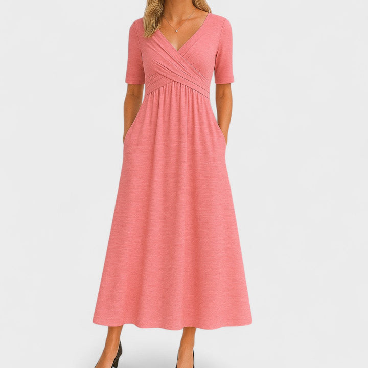 Moderne dames maxi jurk met V-hals, korte mouwen en A-lijn; comfortabel en elegant voor alle seizoenen.