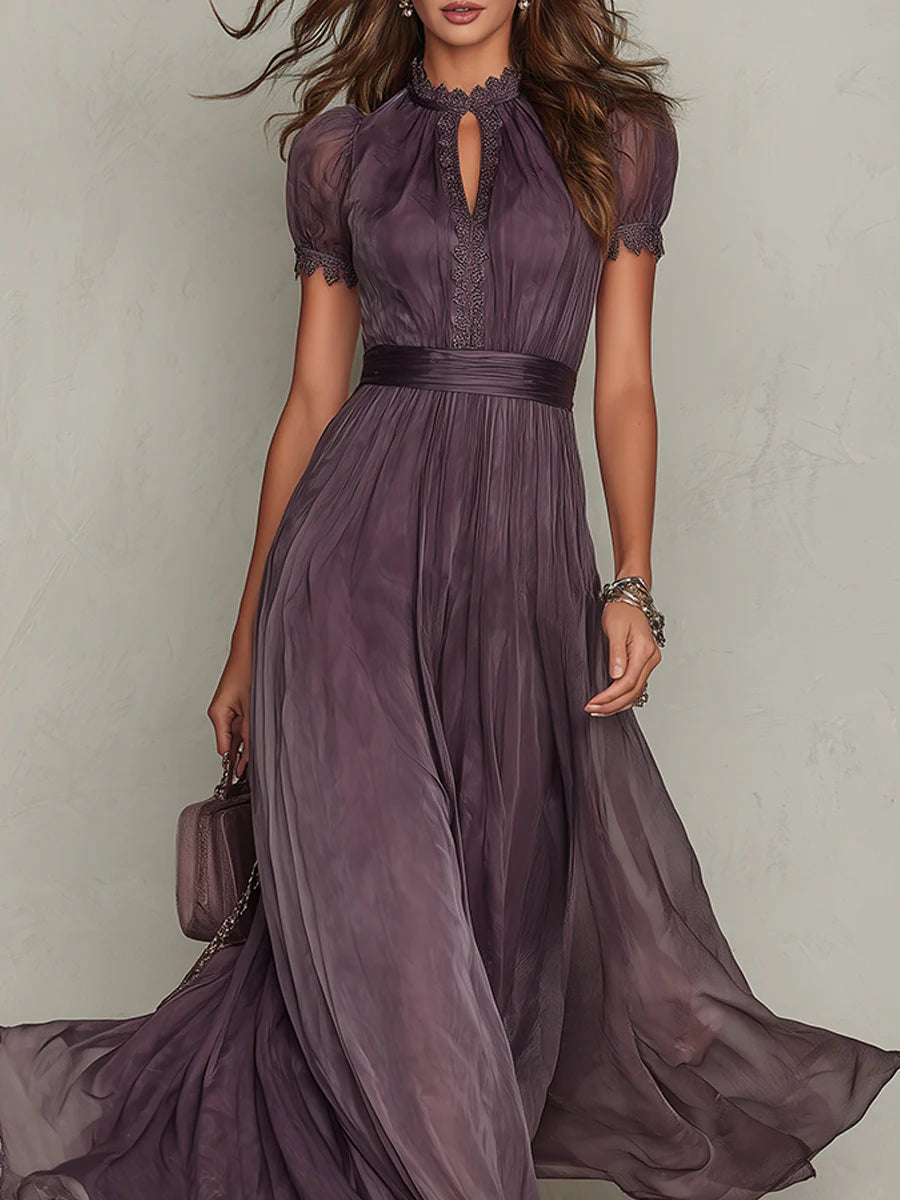 Trendy vintage dames maxi-jurk, paars, met charmante pofmouwen, kanten accenten en een staande kraag voor feest.