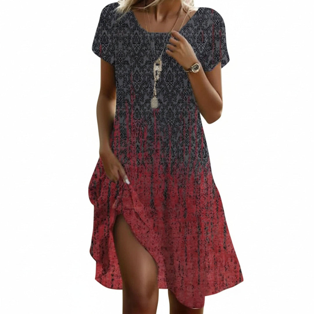 Dames midi jurk met korte mouw, ronde hals en trendy asymmetrische zoom, perfect voor zomerse casual dagen.