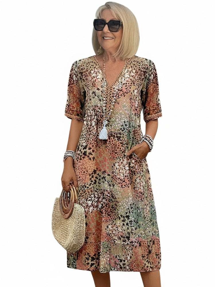 Elegante dames midi jurk met bloemenprint, V-hals en korte mouwen. Perfecte zomerjurk voor casual of chique.