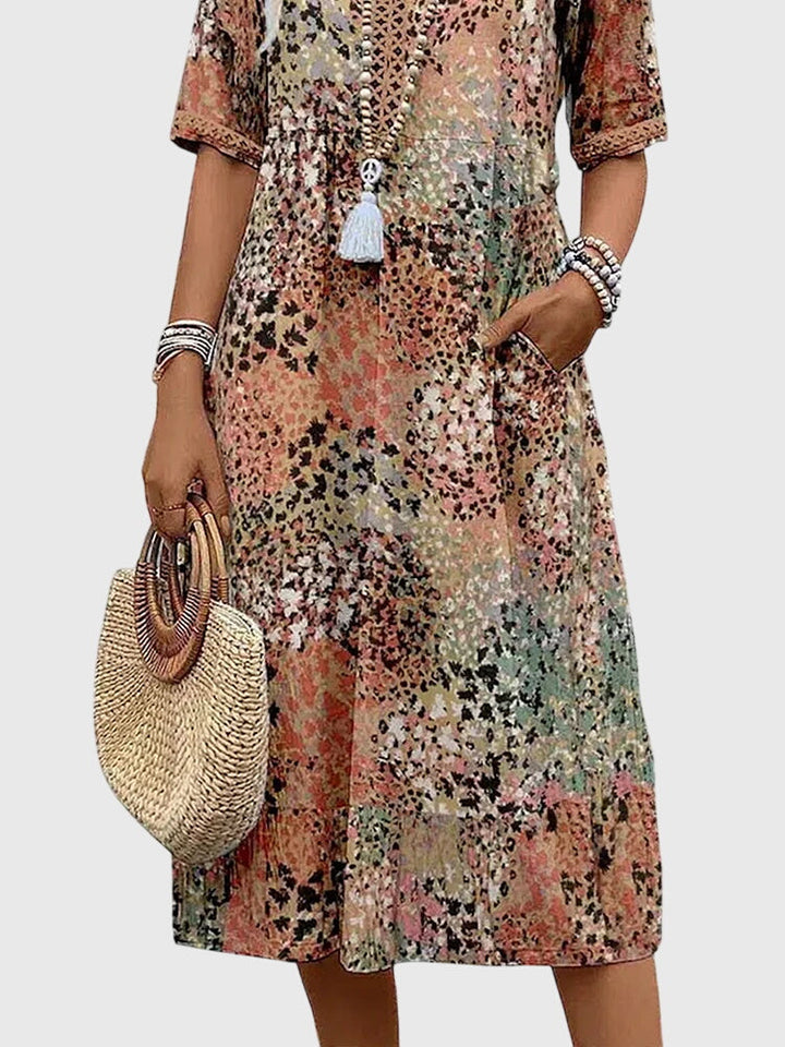 Chique dames midi jurk, A-lijn model, met elegante V-hals, korte mouwen en bloemenprint. Ideaal voor de zomer.