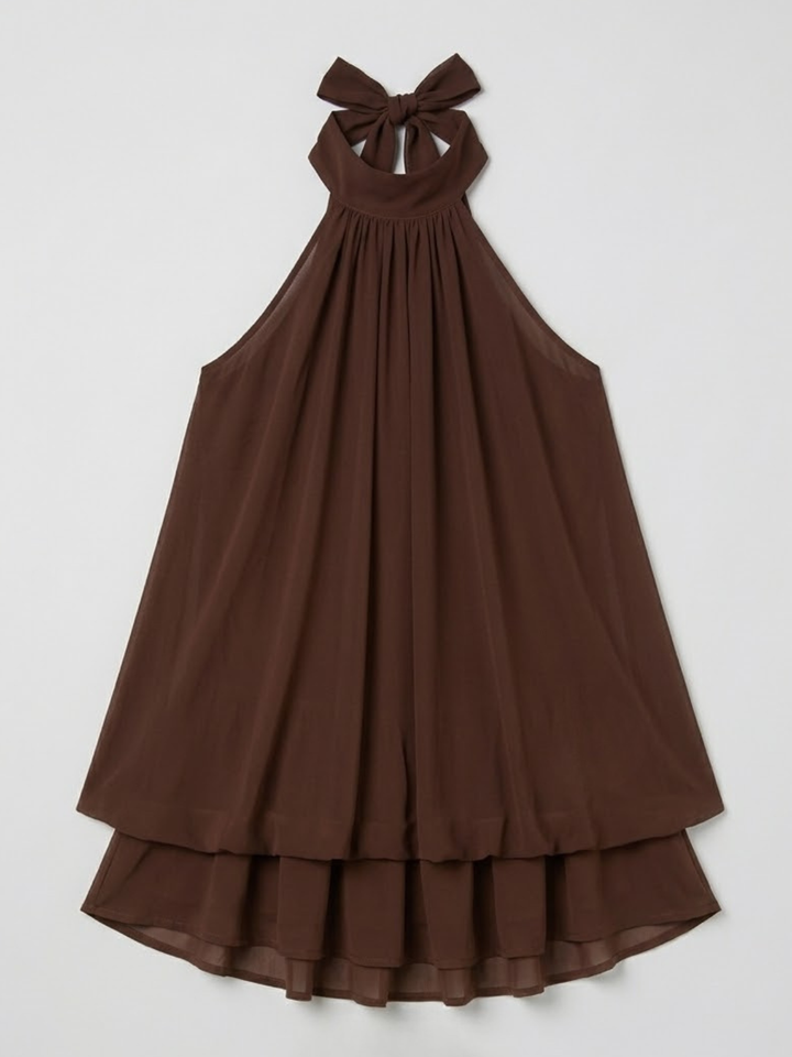 Dames swing jurk met halternek, mini lengte en speelse ruches. Vrolijk en vrouwelijk.