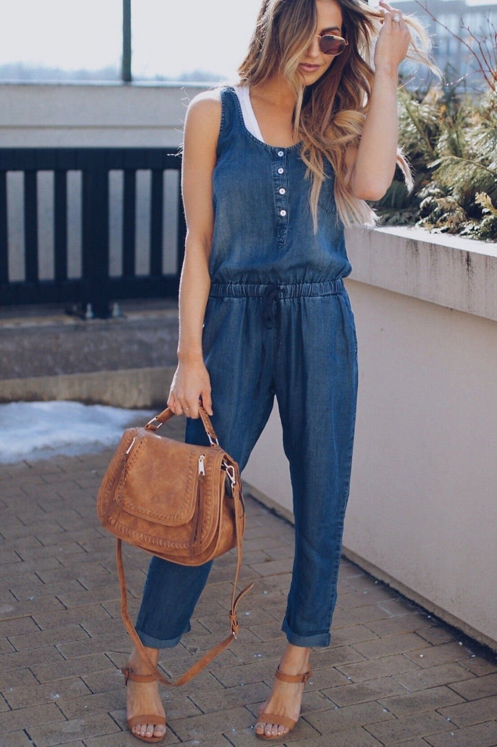Comfortabele casual mouwloze jumpsuit voor dames, ideaal als zomerse strandkleding of dagelijkse outfit.