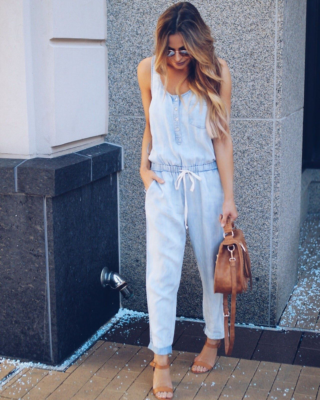 Ontspannen mouwloze dames jumpsuit, comfortabel voor dagelijkse outfit, zomerse dagen en strandkleding.