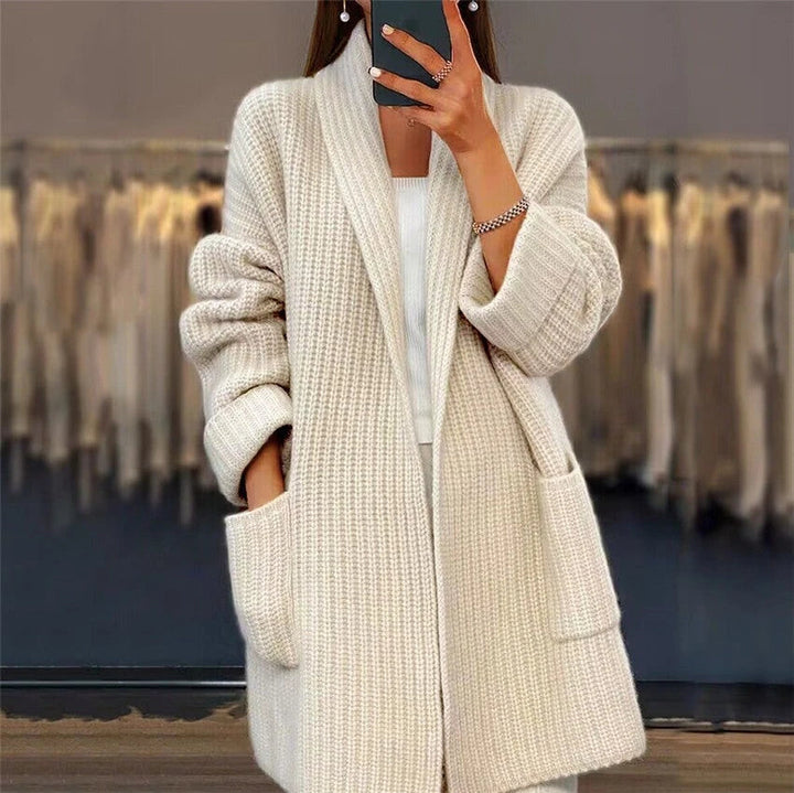 Khaki lange dames cardigan, open model. Perfect als stijlvol casual chic vest voor de herfstmode.