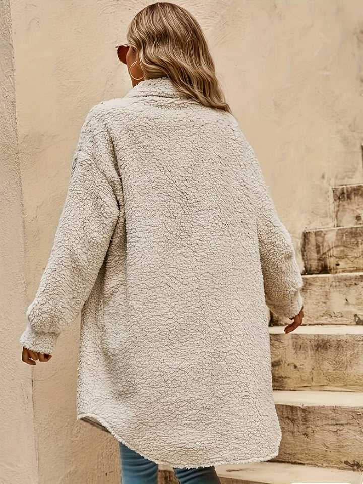 Stijlvolle dames oversized overhemdjas in beige, perfect voor een casual maar trendy look.