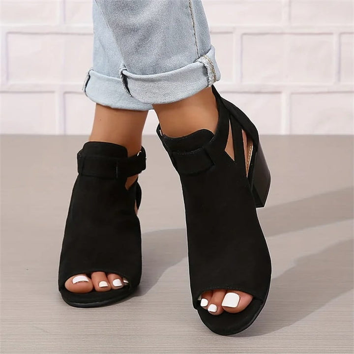 Elegante peep toe enkellaarsjes met comfortabele blokhak, een must-have voor dames.