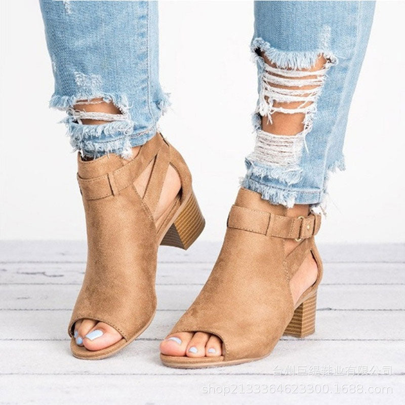 Stijlvolle dames peep toe enkellaarsjes met blokhak, perfecte aanvulling op elke garderobe.
