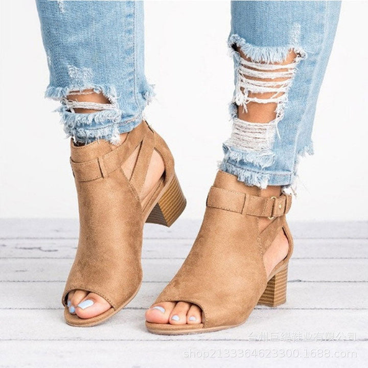 Stijlvolle dames peep toe enkellaarsjes met blokhak, perfecte aanvulling op elke garderobe.
