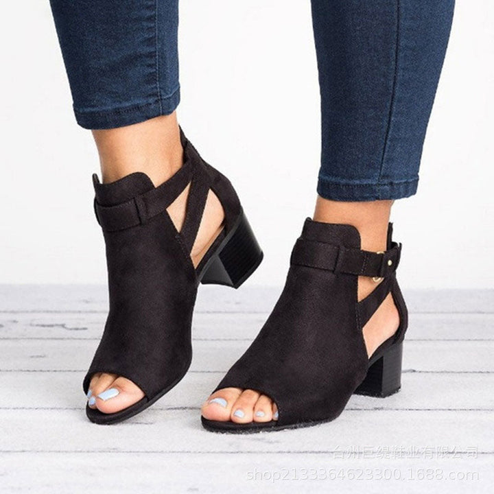Trendy dames peep toe laarsjes met blokhak, perfect te combineren voor casual mode.
