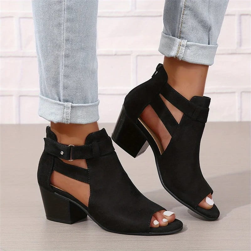 Stijlvolle dames peep toe laarsjes met blokhak, ideaal voor de modebewuste vrouw.