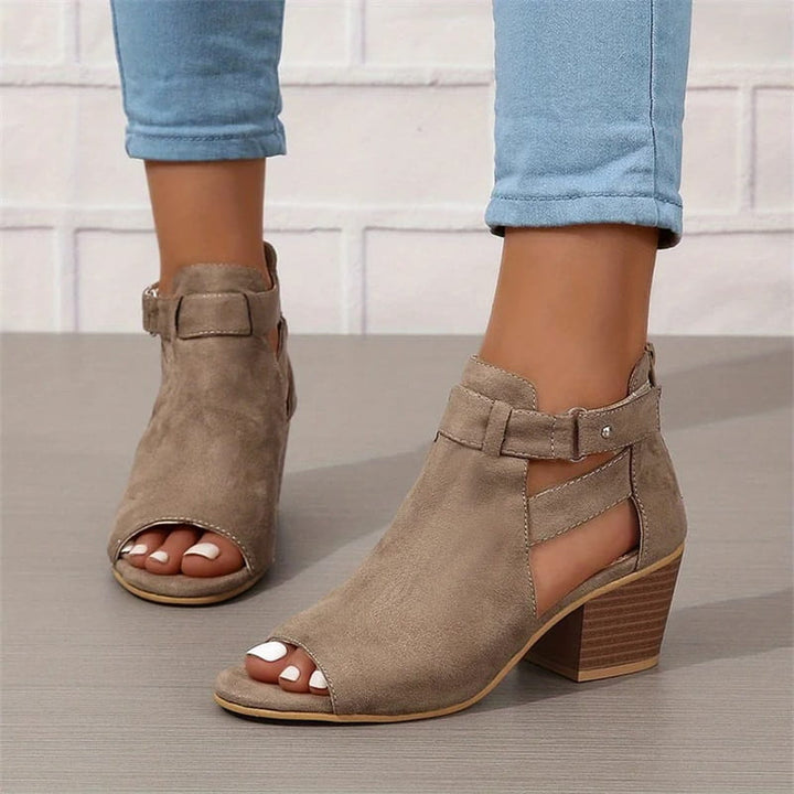 Comfortabele peep toe enkellaarsjes met blokhak, veelzijdig voor casual en trendy look.