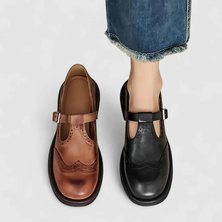 Dames zwarte Mary Jane pumps met platform en hoge hakken, ideaal voor een elegante en comfortabele look. Tijdloze schoenen.