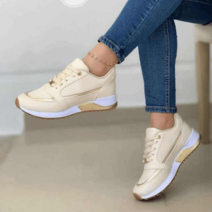 Dames platform sneakers met veters, combineren stijl, comfort en een trendy design.