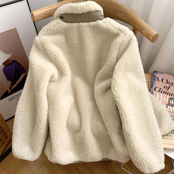 Veelzijdig dames vest met rits voor herfst & winter. Warm, comfortabel en stijlvolle bovenkleding.
