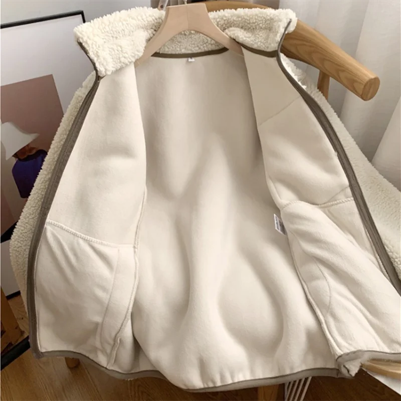 Casual dames vest met ritssluiting, warm en stijlvol. Ideaal als bovenkleding voor meerdere seizoenen.