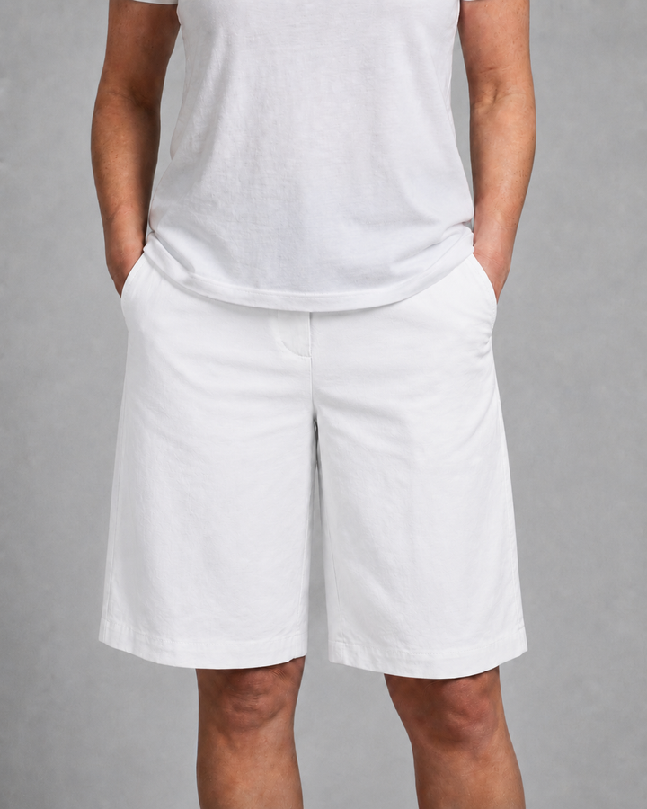Veelzijdige en modieuze dames shorts met hoge taille voor optimaal comfort tijdens de zomermaanden.