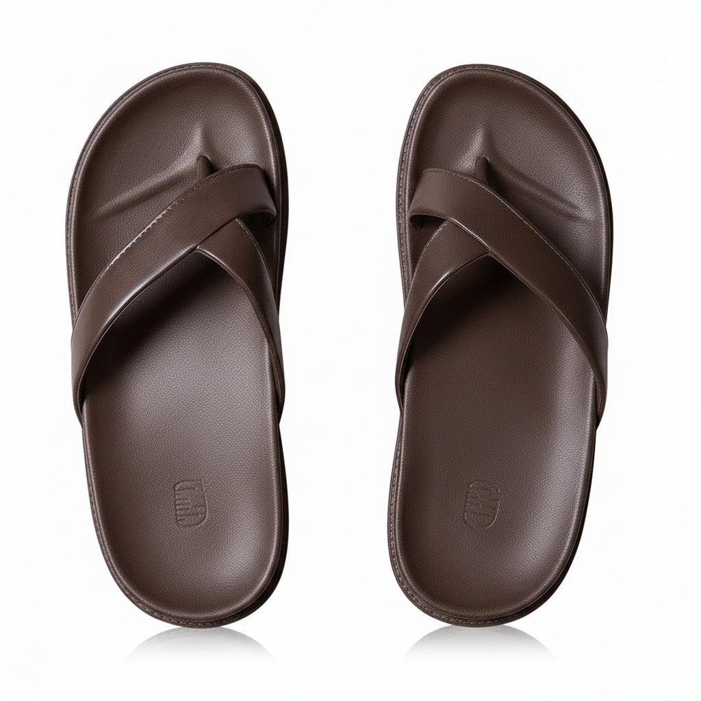 Dames slippers met gekruiste banden en comfortabele plateauzool. Perfecte zomersandalen voor elke vrouw.