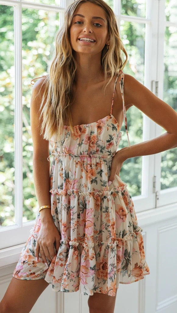 Luchtige mini jurk voor dames met bloemenprint, A-lijn en elegante spaghettibandjes. Geschikt voor strand.