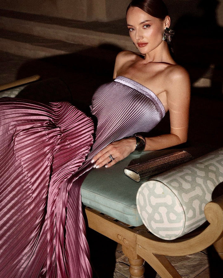 Dames strapless maxi jurk met uniek lila ombre kleurverloop; een elegante keuze voor elk evenement.