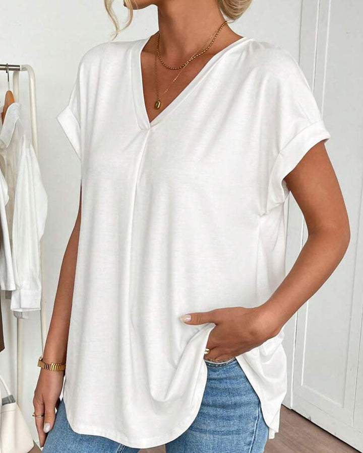 Marineblauwe dames top, V-hals, korte mouw en unieke geplooide rug. Veelzijdig basisshirt.