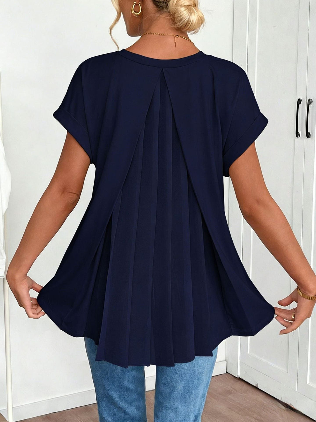 Marine dames T-shirt, V-hals, korte mouw, geplooide rug. Een must-have voor je casual kledingkast.