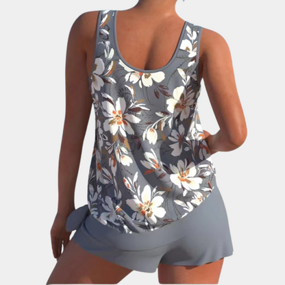 "Dames tankini badpak met kleurrijke print en draadloze beka, met bijpassende play shorts voor comfort en stijl."