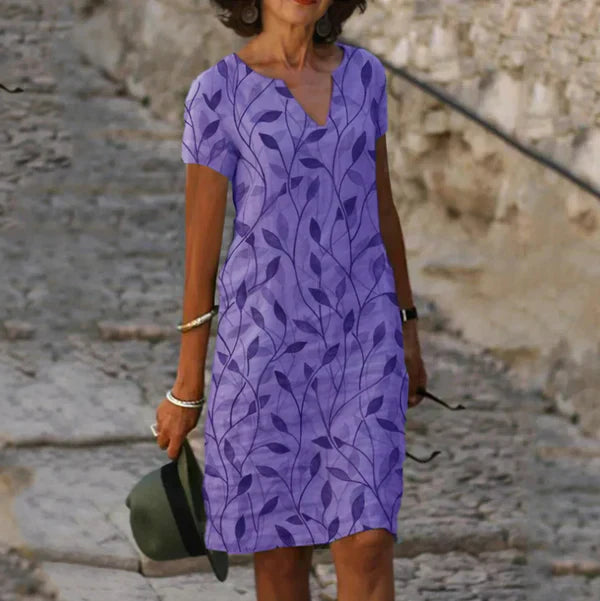 Dames midi jurk met modieuze bladprint, V-hals en A-lijn pasvorm. Knielengte, comfortabel en perfect voor de zomer.