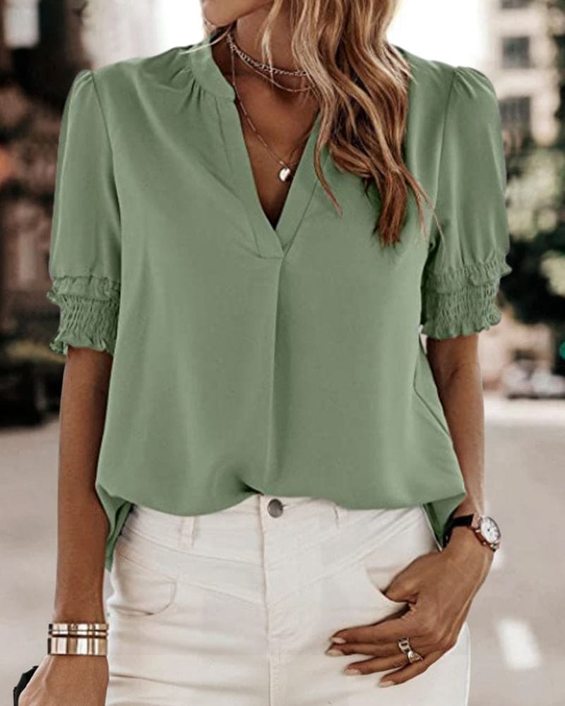 "Dames V-hals blouse, luchtige korte mouwen, trendy pasvorm, los model, ideaal voor elke gelegenheid."