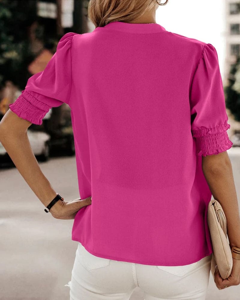 "Dames V-hals blouse, luchtige korte mouwen, trendy pasvorm, los model, ideaal voor elke gelegenheid."
