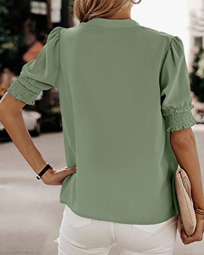 "Dames V-hals blouse, luchtige korte mouwen, trendy pasvorm, los model, ideaal voor elke gelegenheid."