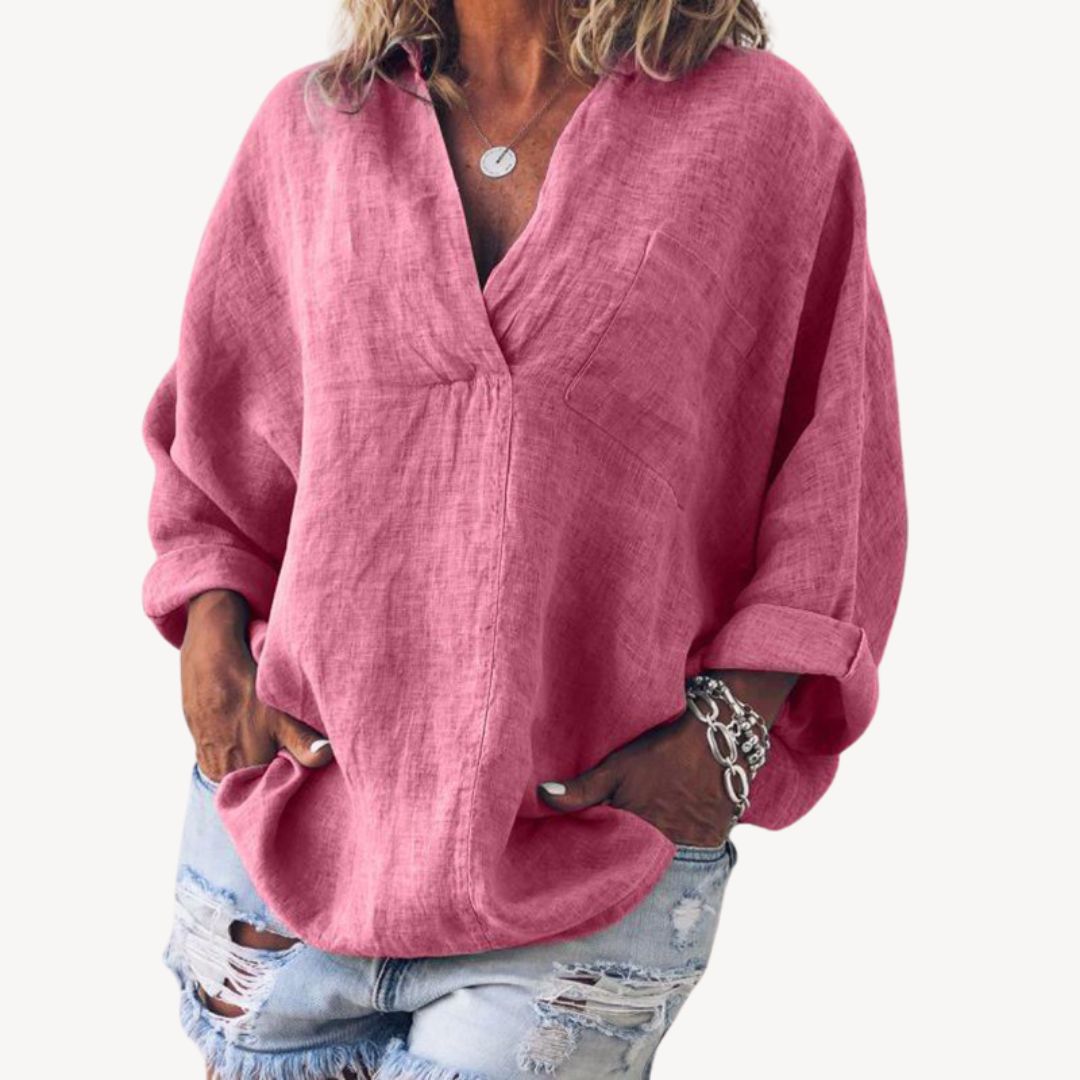 Stijlvolle dames blouse met V-hals, oprolbare mouwen en relaxte pasvorm. Perfect voor casual chic lentemode.