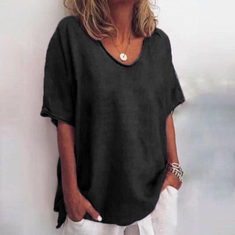 Trendy dames T-shirt: V-hals, oversized en losvallend. Perfect voor een moderne, comfortabele lente- of zomerlook.