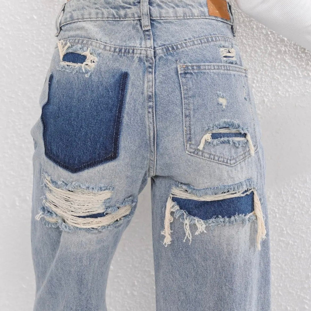 Comfortabele vintage dames rechte jeans, grijs denim met subtiele scheuren. Tijdloze straight leg pasvorm.