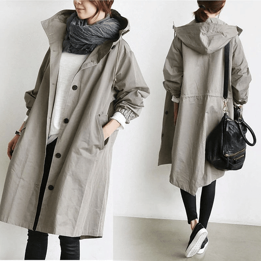 "Dames windjack met capuchon, waterdicht en stijlvol, oversized pasvorm, functionele knopen, ideaal voor regenachtig weer."