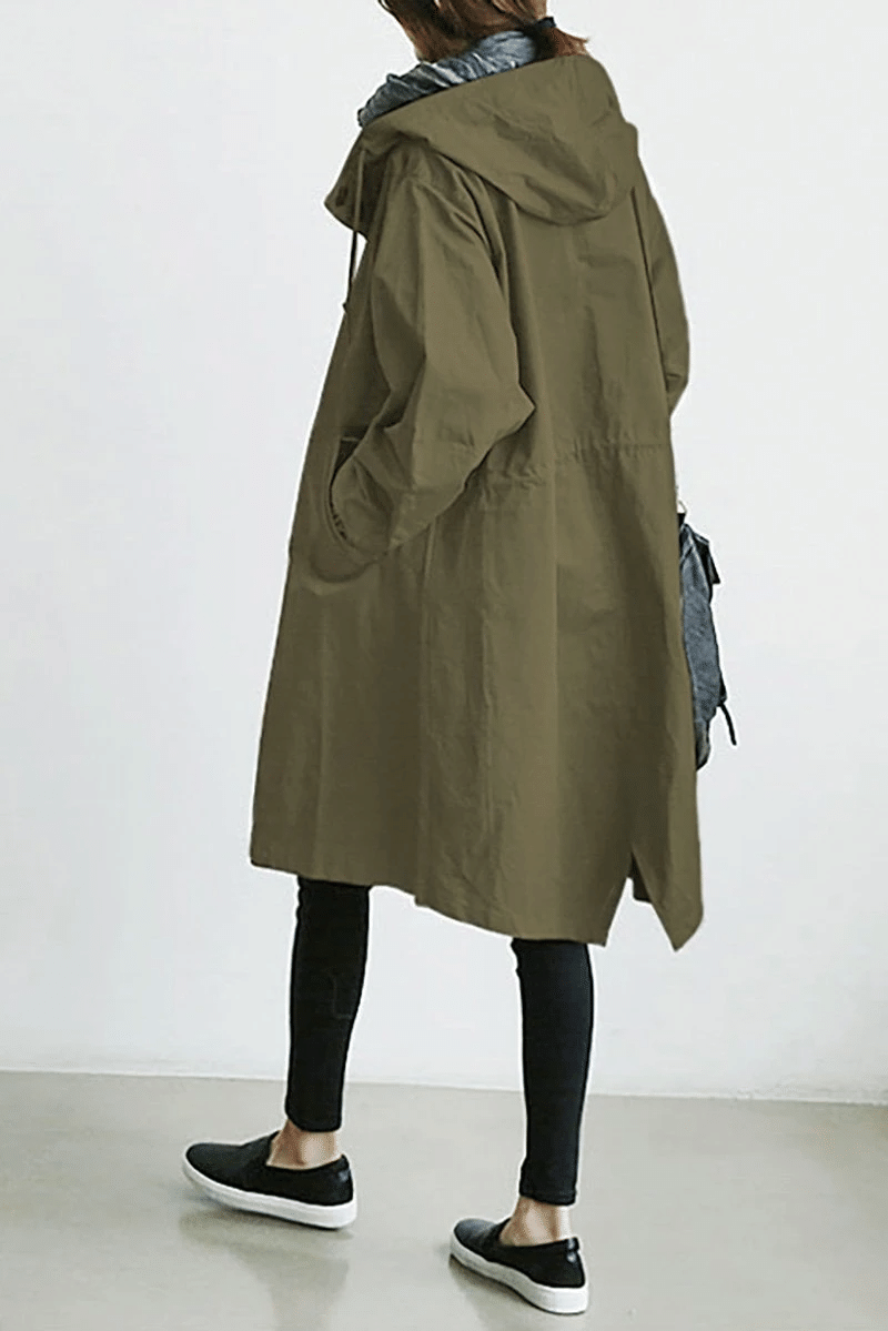 "Dames windjack met capuchon, waterdicht en stijlvol, oversized pasvorm, functionele knopen, ideaal voor regenachtig weer."