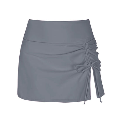 "Dames zwemshorts met elegante zijopeningen, sneldrogend en comfortabel in klassieke effen kleur, stijlvol design."