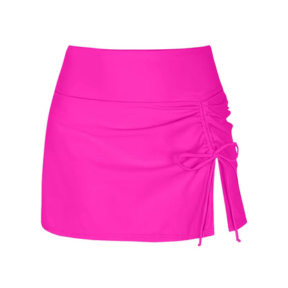 "Dames zwemshorts met elegante zijopeningen, sneldrogend en comfortabel in klassieke effen kleur, stijlvol design."