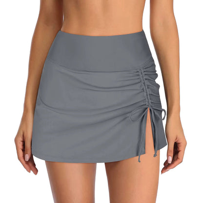 "Dames zwemshorts met elegante zijopeningen, sneldrogend en comfortabel in klassieke effen kleur, stijlvol design."