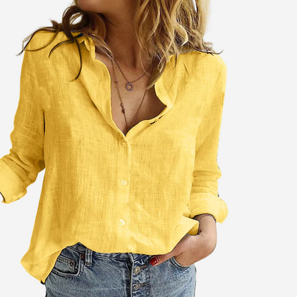 "Damesblouse van linnenblend met klassieke reverskraag en lange mouwen, elegante vintage uitstraling en comfortabele pasvorm.