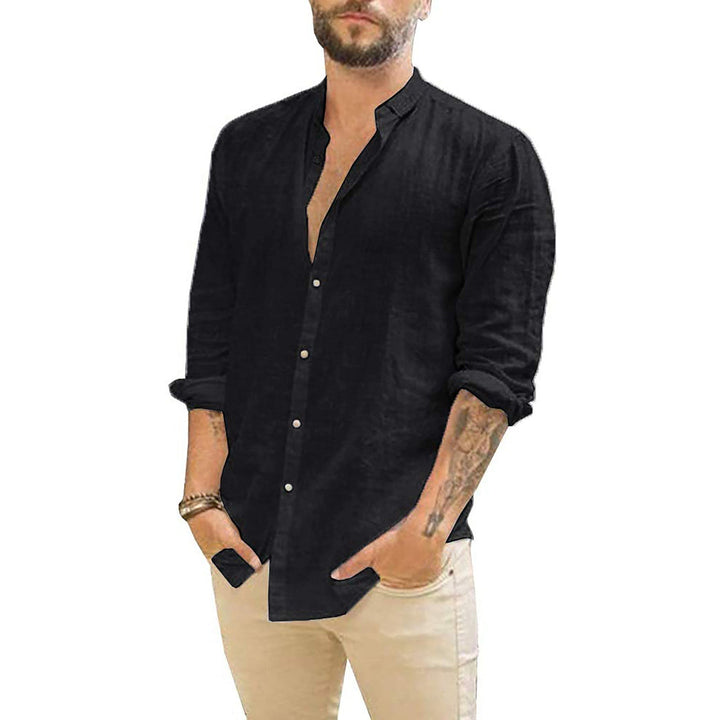 Veelzijdig effen linnen heren overhemd, makkelijk te combineren met diverse outfits.