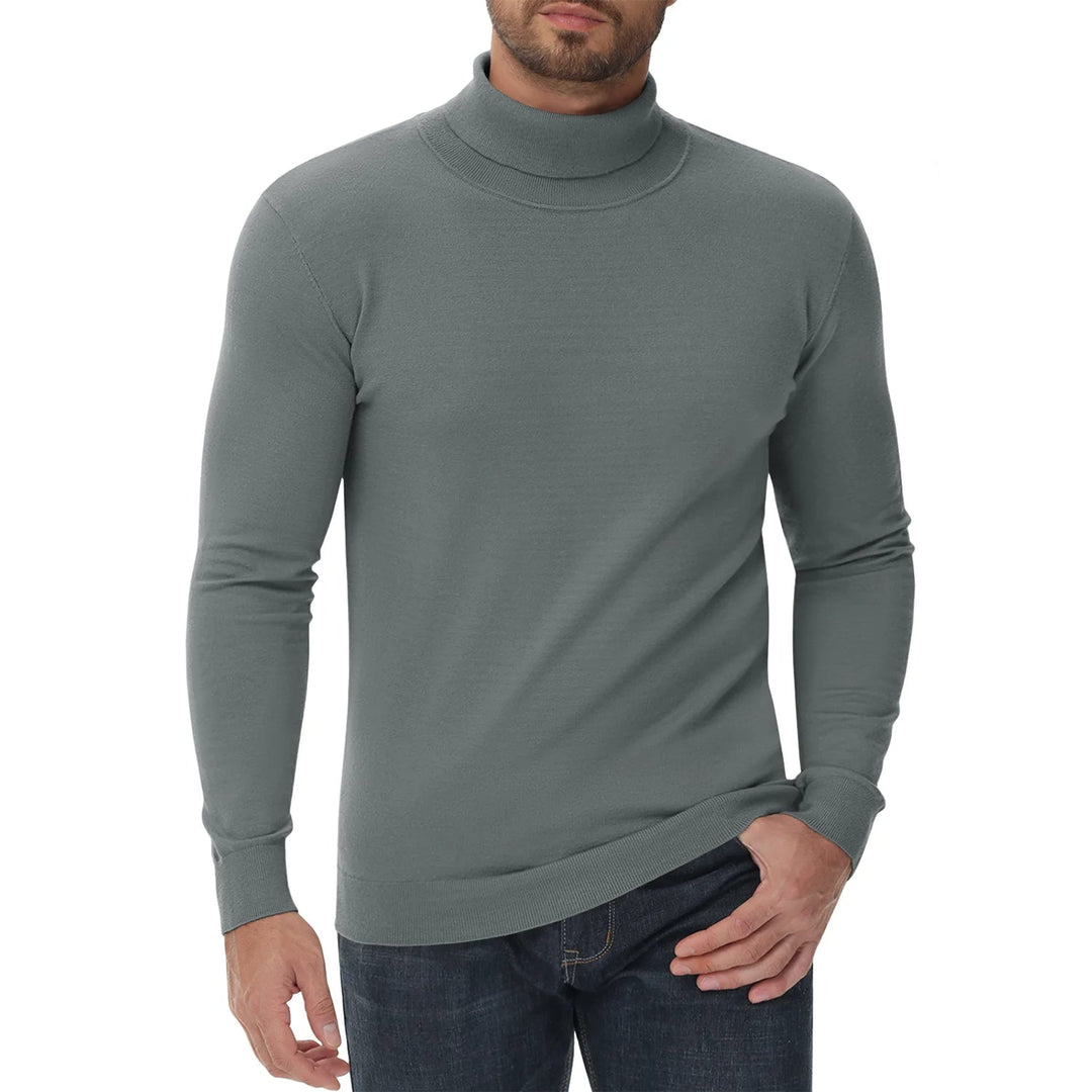 Gebreide heren coltrui, gecombineerd met sjaal voor extra warmte. Stijlvolle winterkleding.