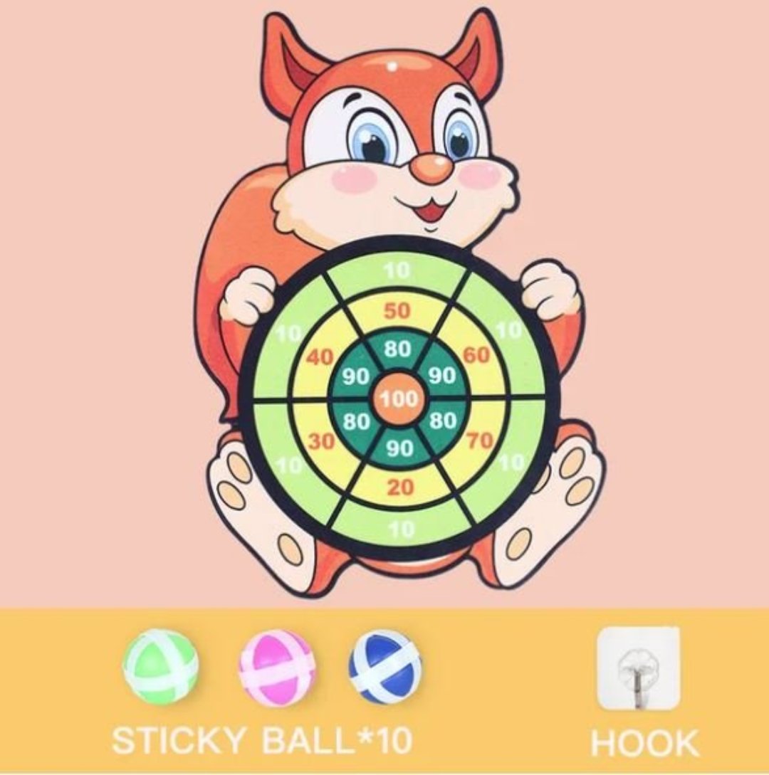 Overzicht van het leerzame kinder dartspel op tafel. Perfect binnenspeelgoed voor ontwikkeling.