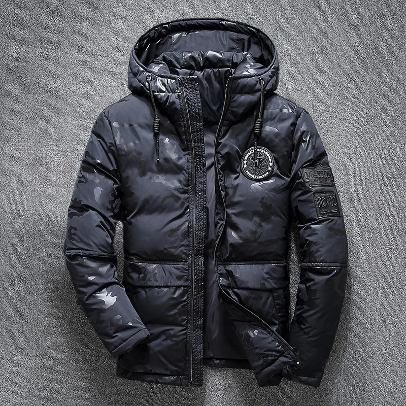 Stijlvolle heren winterjas met capuchon, ontworpen voor extreme kou en optimale warmte en comfort.