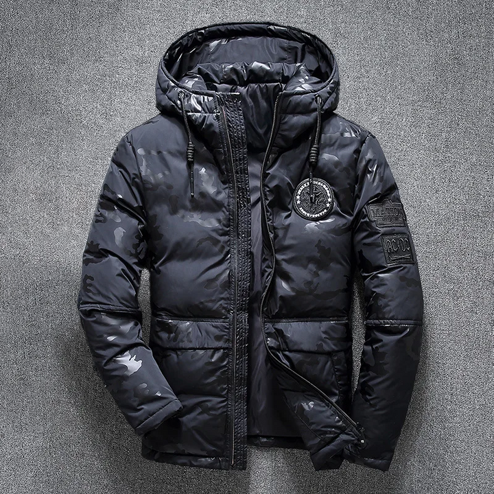 Stijlvolle heren winterjas met capuchon, ontworpen voor extreme kou en optimale warmte en comfort.