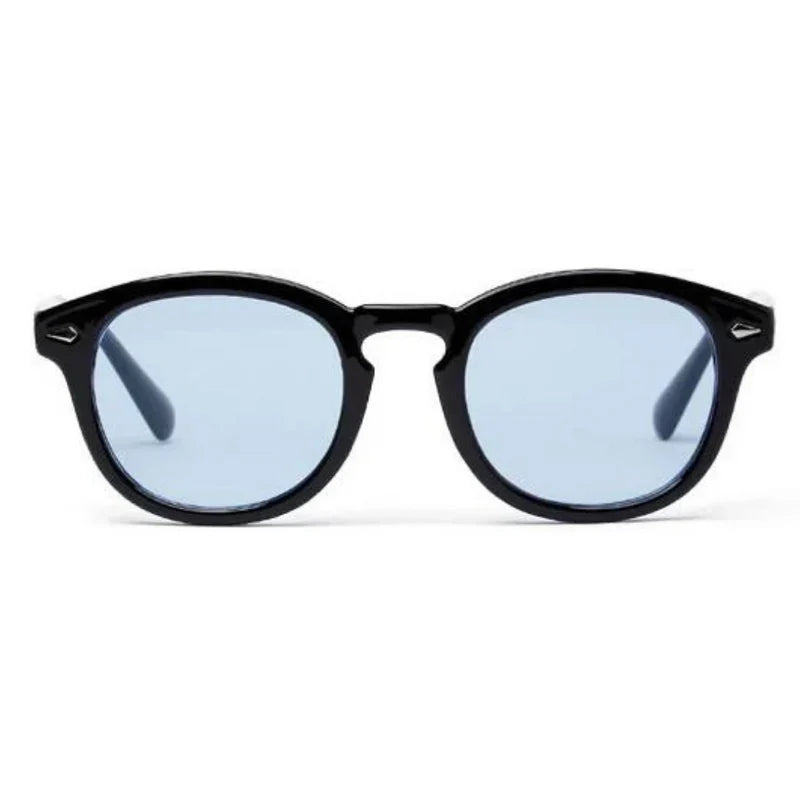 Heren zonnebril met transparant blauw montuur en UV400 bescherming, een trendy accessoire voor zonnige dagen.