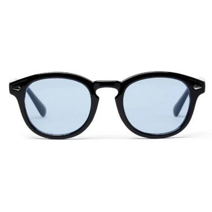 Heren zonnebril met transparant blauw montuur en UV400 bescherming, een trendy accessoire voor zonnige dagen.