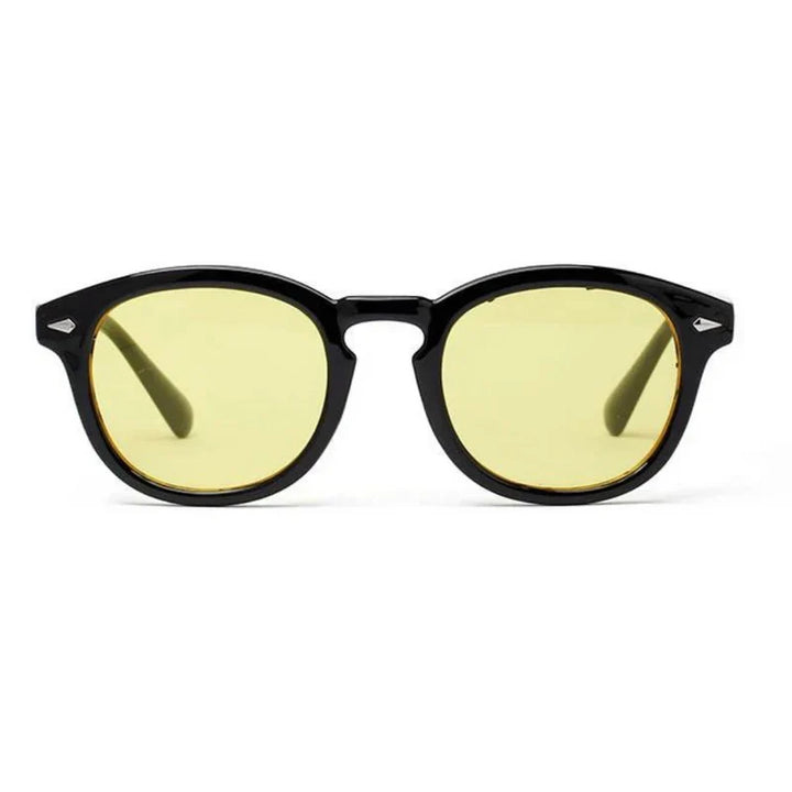 Rood getinte heren zonnebril met modern design en hoge UV-bescherming, een must-have voor elke man.